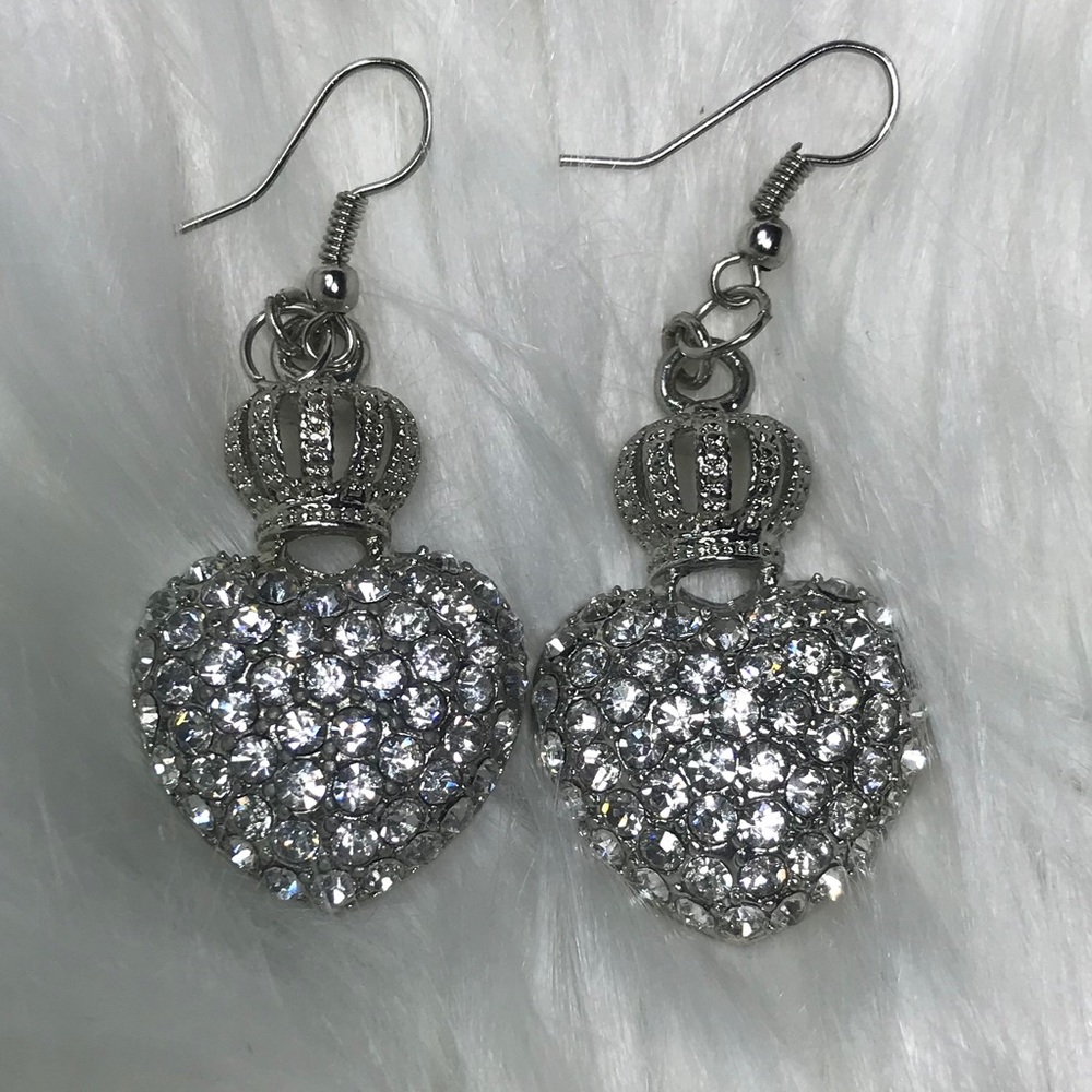 Queen of Hearts ♥️ earrings